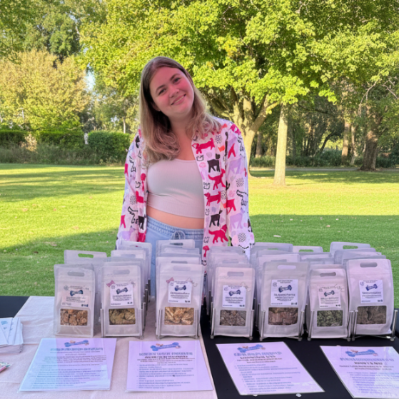 Furr-licious Barkery - Natural Park Background